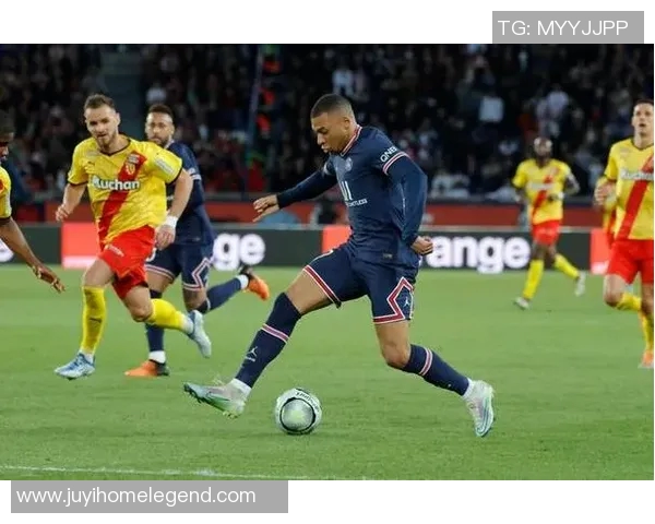 法国足球甲级联赛最新动态与热门球队分析：冠军争夺战与明星球员表现